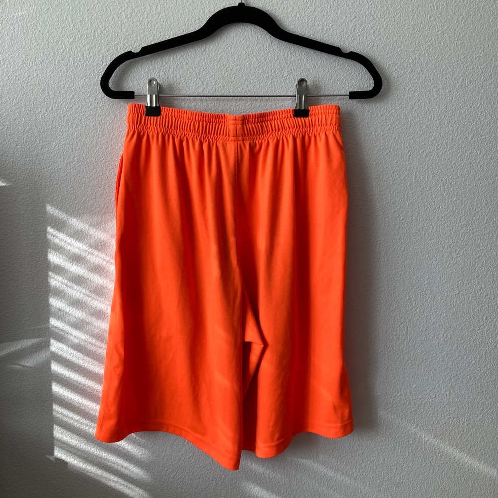 UnderArmor Shorts - Picture 2 of 5